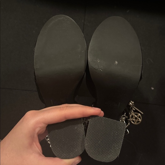 Discontinued DOLLS KILL X THE CRAFT limited edition velvet charmed platforms - Picture 5 of 9